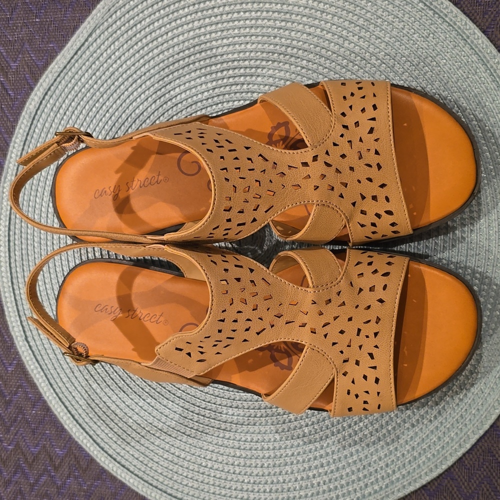 EASY STREET BRAND WOMEN'S STONE COLOR SANDALS SHOES SIZE 8.5M